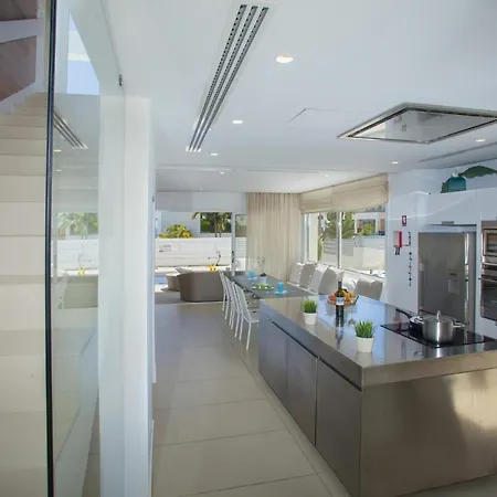 How To Rent Your Own In With Fantastic Private Pool, 1537 Vilă Protaras