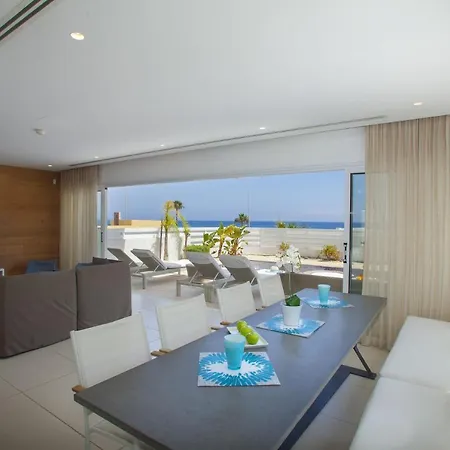 How To Rent Your Own In With Fantastic Private Pool, 1537